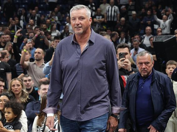 Фото: Тони Кукоч  во белградска арена за Јокиќ: „Тој е плејмејкер“