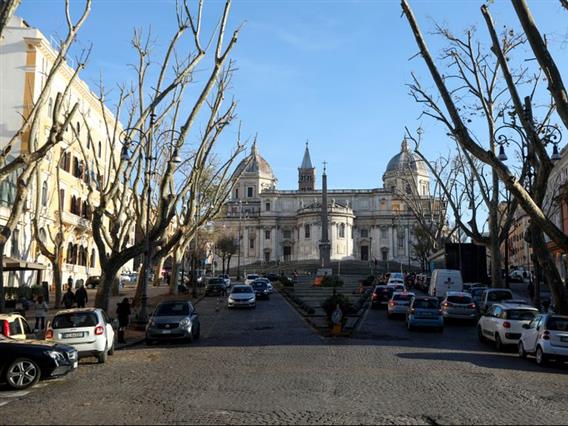 Итно е евакуиран хотел во Рим поради токсично испарување од базенот, настрадале пет лица 