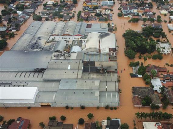 Најмалку 85 жртви во поплавите во Бразил- претседдателот бара прогласување вонредна состојба