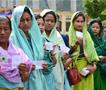 Бесплатно пиво, такси превоз и здравствен преглед-така во Индија ги намамуваат гласачите(ВИДЕО)