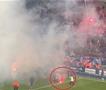 Скандал во Франција: Фудбалери со факели ги гаѓаат своите навивачи (ВИДЕО)