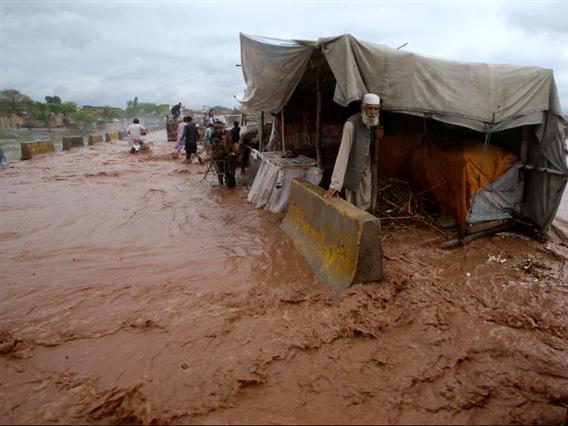 Невидено невреме во Пакистан и Авганистан, во поплавите загинаа најмалку 140 луѓе (ВИДЕО)