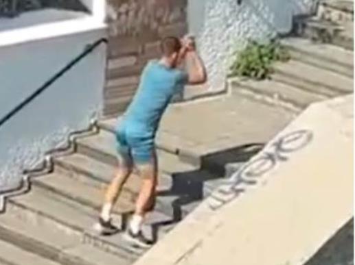 Фото: Новак тренира  на скали во центарот на Белград