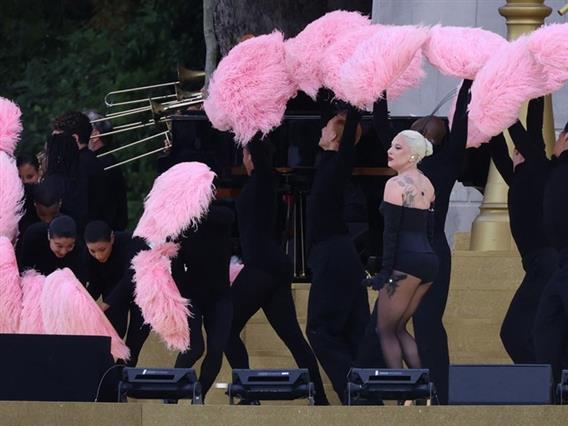 Лејди Гага настапи на отворањето на Олимпијадата во Париз, пееше на француски (ВИДЕО)