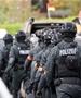 Хорор во Лајпциг: Човек е удрен со мачета, полицијата ги бара напаѓачите (Вознемирувачко видео)